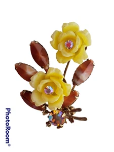 Beau Vintage Floral Brooch w/ Rusty Red and White Stones & Yellow Flowers - Picture 1 of 3