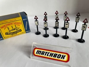 Matchbox raro 9 cartelli stradali n. A4 originali in scatola originale - Foto 1 di 24