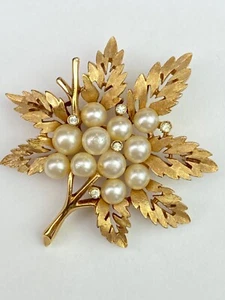 Vintage Crown Trifari Faux Pearl Leaf Brooch - Gold Tone, SIgned - Picture 1 of 10