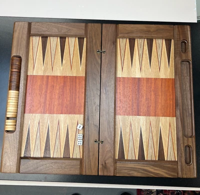 Tablero de Backgammon de Madera Dura con Incrustaciones David Levy - Juego Elegante y Clásico Foto 1 de 4