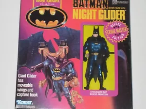 1990 KENNER THE DARK KNIGHT COLLECTION: NIGHT GLIDER BATMAN ACTION FIGURE - Foto 1 di 2