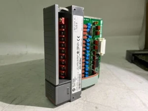 Allen-Bradley SLC 500 1746-IA16 - Picture 1 of 3