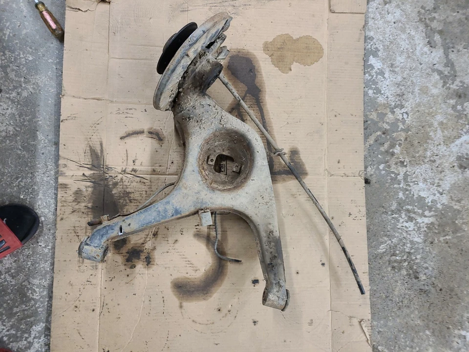 Brazo de control trasero derecho mercedes-benz w114 w115 220 d/8 Foto 1 de 4