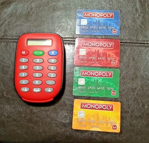Monopoly oder Spiel des Lebens elektronische Bankeinheit + 4 Kredit Debitkarten FUNKTIONIERT - Bild 1 von 1