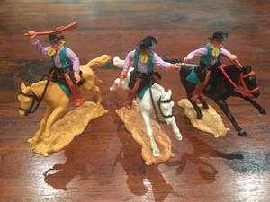 Timpo 2nd Series Mounted Cowboys x 3 -  Lilac Shirts/ Green Waistcoats - 1970s - Picture 1 of 1