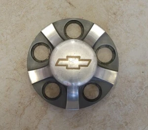 Chevrolet Blazer S10 Jimmy S15 Sonoma 1998 to 2004 Center Cap Hubcap USED 5063 - Picture 1 of 4