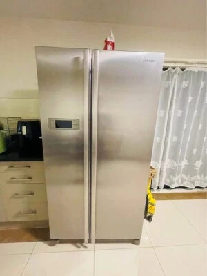 Samsung 27.4 cu ft Side-by-Side Refrigerator with Ice Maker - Image 1 of 4