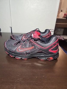 Nike Air Alvord 9 454585-001 Jungen rot & schwarz Laufschuhe Größe 5,5Y gebraucht - Bild 1 von 6