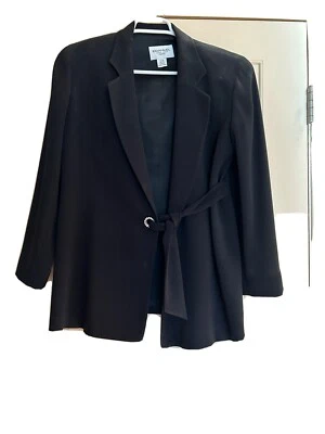 Emanuel Ungari Chaqueta Negra con Cierre de Estrás Foto 1 de 4