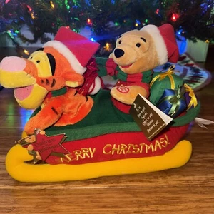 Peluche Disney animato Winnie the Pooh & Tigro slitta di Natale Jingle Bells vintage - Foto 1 di 8