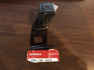 Componentes de guardabarros izquierdo Civic 16-22 nuevos OEM - soporte inferior 60212TBAA00ZZ - Imagen 1 de 2