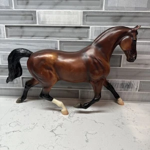 Breyer Reeves Traditional Horse Brown/Black/White “‘Tis the Season” NUC! - Afbeelding 1 van 14