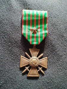 French Croix De Guerre 1914-18 version with Star Emblem For Unit Citation - Picture 1 of 6