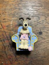 Wallace & Gromit-Gromit knitting figurine