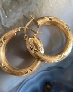 Delicate Solid Hoop Star Vintage Style Women's Earrings 14K Yellow Gold Plated - Picture 1 of 5
