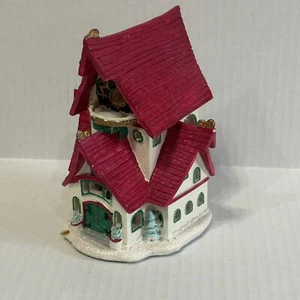 2014 Hallmark North Pole Glow Road The Claus Home House Christmas Village - Picture 1 of 5