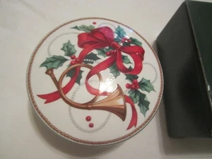 MIKASA Jubilation Weihnachten bedeckt Bonboniere Schmuckschatulle Ultra Cerum Urlaub - Bild 1 von 5