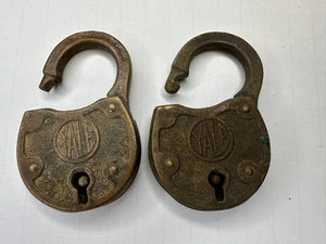 Vintage 2 Yale & Towne Mfg Co Messing Vorhängeschloss ohne Schlüssel, entsperrt - Bild 1 von 4