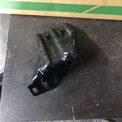 22891633 НОВЫЙ GM OEM ЛЕВЫЙ КРОНШТЕЙН ФАРЫ CHEVROLET GMC НОВЫЙ - Изображение 1 из 4