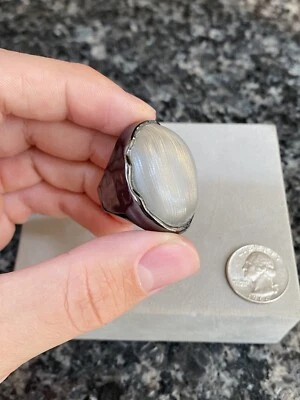 Anillo de cóctel negro Lucite grande de diseñador Alexis Bittar talla 7,25 Foto 1 de 4