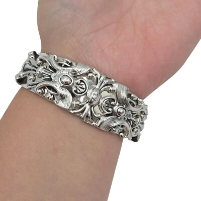 Brazalete Brazalete Vintage Whiting & Davis CO. Repousse Floral Bisagras Foto 1 de 4