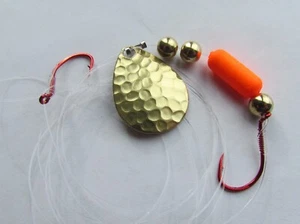 Arnés flotador giratorio 5 #3 hoja Colorado 2 ganchos latón martillado - Imagen 1 de 1