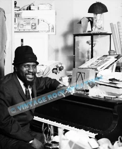 THELONIOUS MONK en Nueva York Apt. Nov. '63 - Foto en relieve de patrimonio de archivo (8,5"x11") - Imagen 1 de 1
