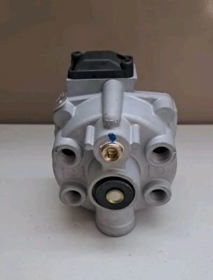 Haldex Emergency Relay Valve RE030 N4301CB 277A7A - Image 1 of 4