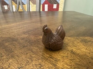 Pollo Netsuke sentado - boj tallado japonés 1,5" - Imagen 1 de 4