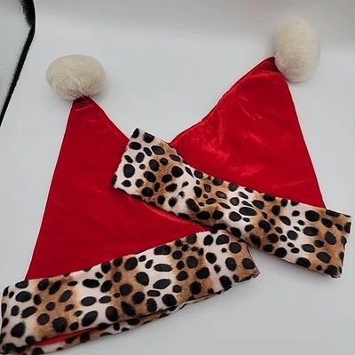 Sombrero de Papá Noel Rojo Profundo y Estampado Animal con Pompón Color Blanco LOTE DE 2 Foto 1 de 4