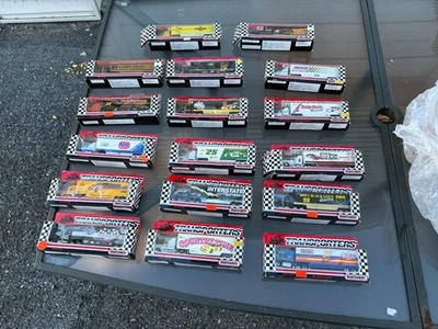 MatchBox 1:64 Transporters Super Star Match box LOTE DE 17 carreras diecast Foto 1 de 4