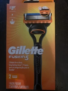 Gillette Fusion5 Herrenrasierer, Griff und 2 Klingennachfüllpackungen - Bild 1 von 2