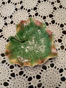 Bordallo Pinhiero Majolica Leaf Dish, Stamped w/ frog mark - Portugal - Picture 1 of 4