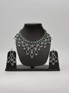 Set collana AD rovescio pietre verdi con orecchini - Foto 1 di 4