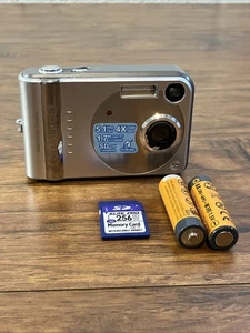 Polaroid Digital Camera A500 5.1MP Silver Bundle SD Card Batteries - Picture 1 of 7