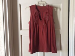 Women’s New York And Company Rust Sleeveless Blouse Size Large