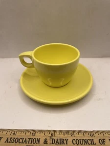Taza de té y platillo amarillo melamina Watertown Lifetime Ware S3C2 - Imagen 1 de 11