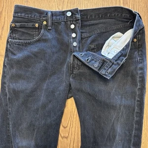 Levi’s 501 Original Fit Button Fly Jeans Men’s 33x32 Dark Wash Made in Poland - Picture 1 of 18