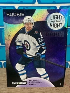 SYN19 2022-23 UD Synergy Light Up the Night Michael Eyssimont #LNR-ME Jets /899 - Bild 1 von 2