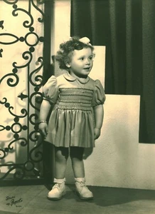 Photo ancienne enfant petite fille Mary Christine 2 ans le 13 Mars 1952 - Imagen 1 de 2