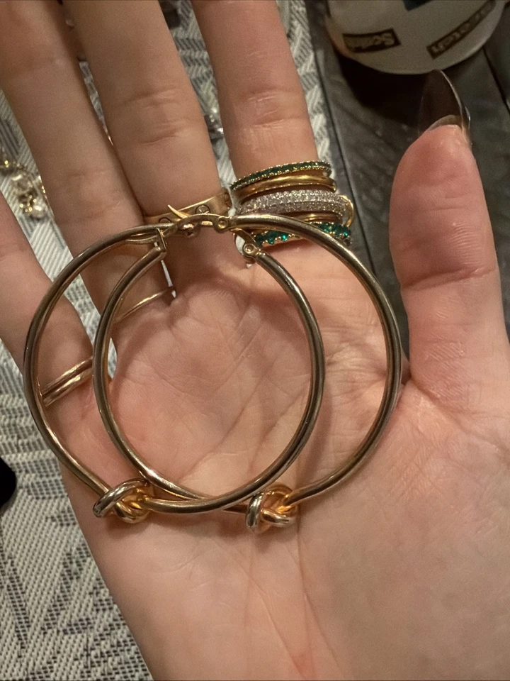 Pendientes tipo argolla con nudo grande Céline Phoebe Philo • Chapados en oro Foto 1 de 4