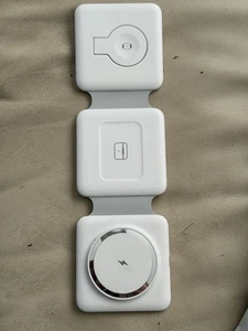 3 in 1 Magnetisches Faltbares Kabelloses Ladegerät Ladestation Multi-Gerät Faltbar  - Bild 1 von 4