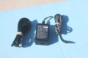 SONY- CAMERA / CAMCORDER CHARGER - AC-L200C - 8.4V - TESTED - Picture 1 of 3