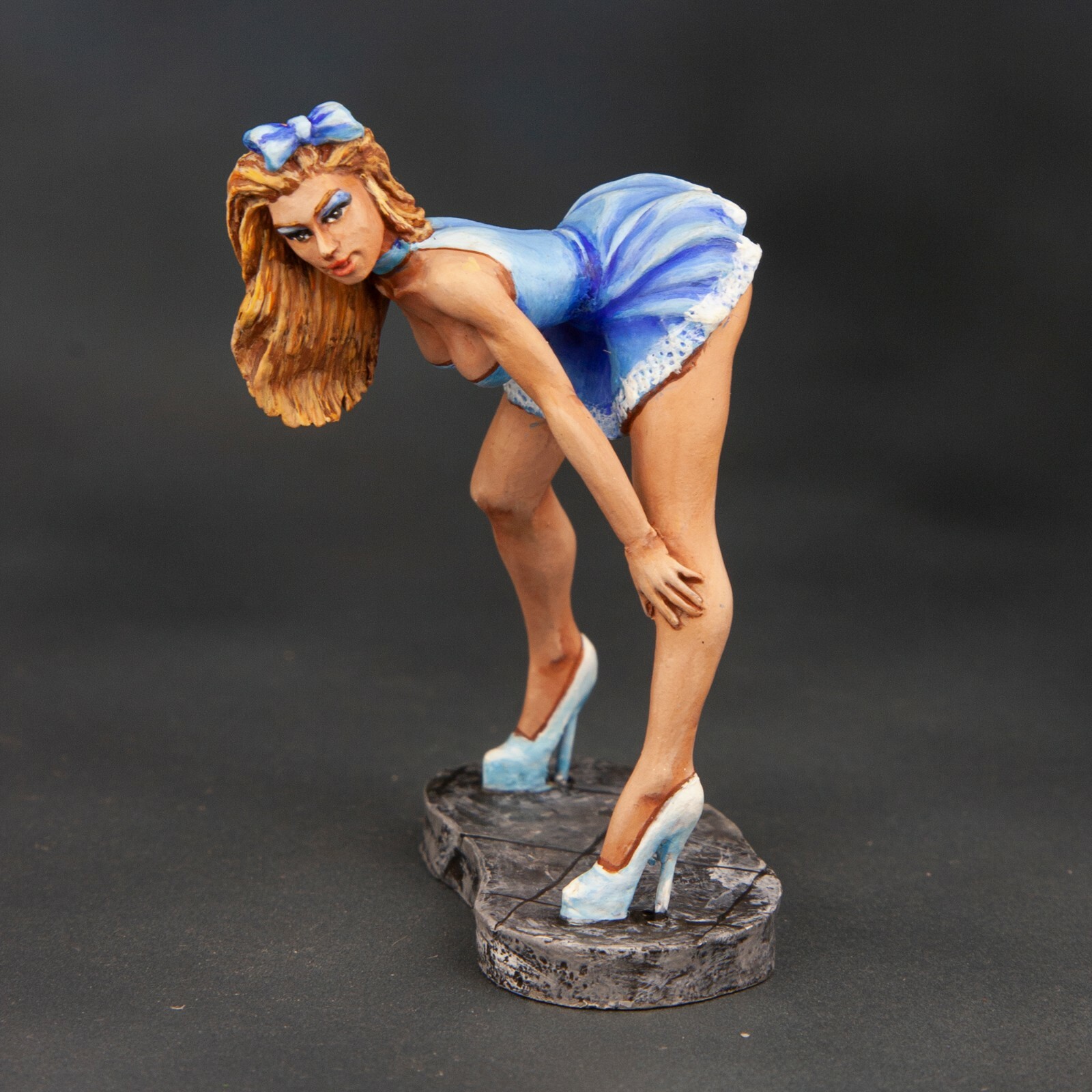 Toy Soldiers Figure Girl Pose Bent 54mm 