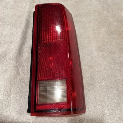1985-2005 CHEVROLET ASTRO VAN Passenger Right Tail Light  OEM 16502448 - Image 1 of 2