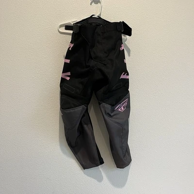 Pantalones de montar Fly Racing para niñas jóvenes rosa/negro/gris trasero cadera pierna protección de rodilla Foto 1 de 4