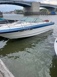 1987 Sea Ray 25' Boat w/ Title & Trailer - Picture 1 of 3