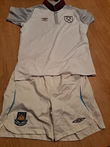 West Ham Umbro Football Kit - Size Large - Picture 1 of 9