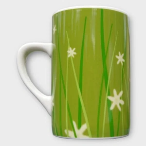STARBUCKS 2004 GREEN GRASS WITH FLOWERS WHITE DAISY COFFEE MUG CUP 12oz - Picture 1 of 5