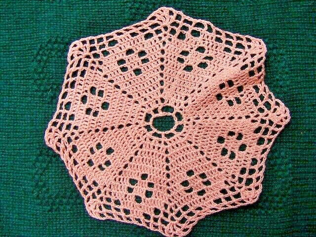 Spitzendeckchen vintage Spitze Tischdecke gehäkelt Deckchen retro alt Oma Decke - Bild 1 von 1